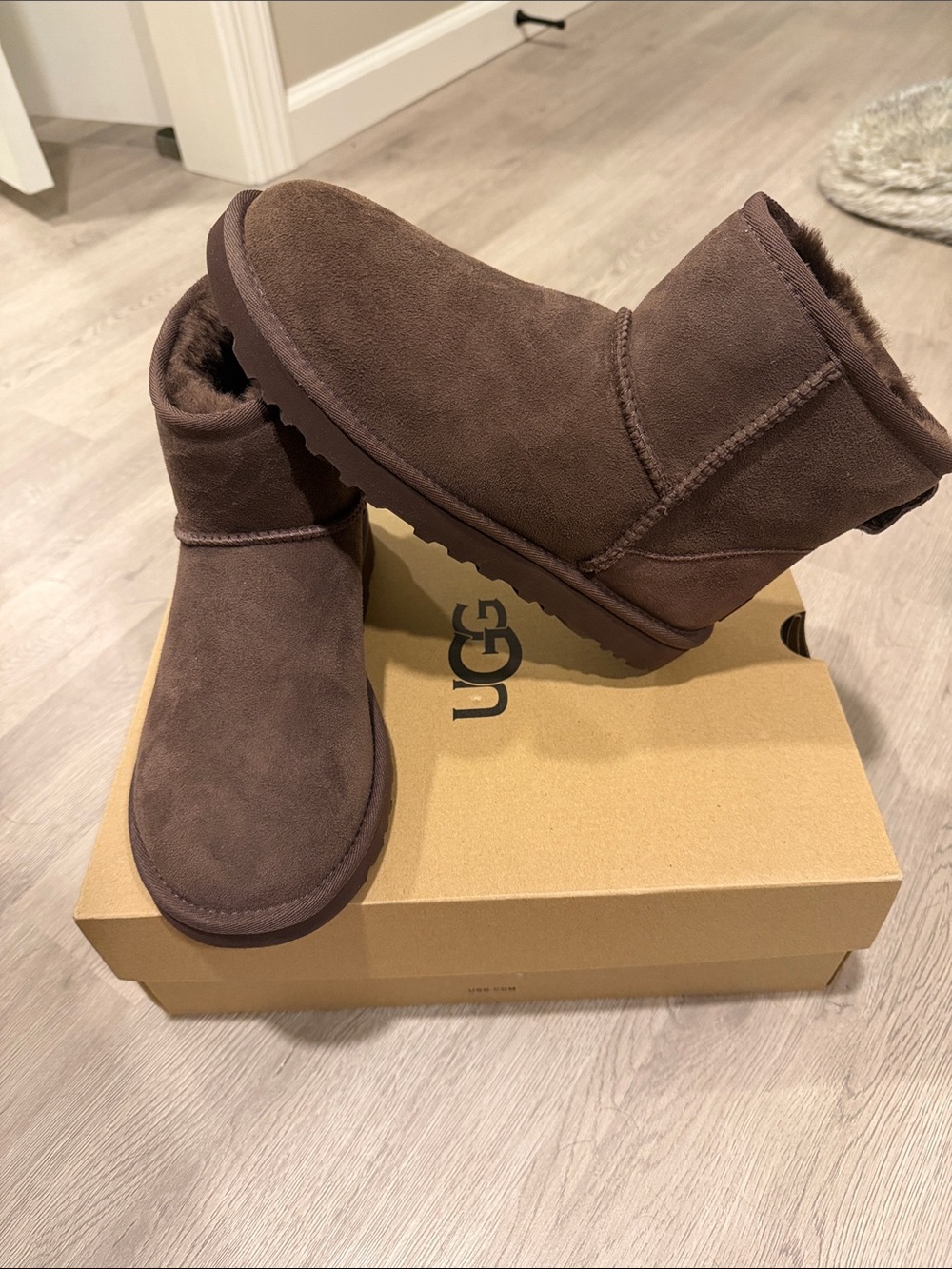 UGG Short Classic II Boots in Chestnut Brown